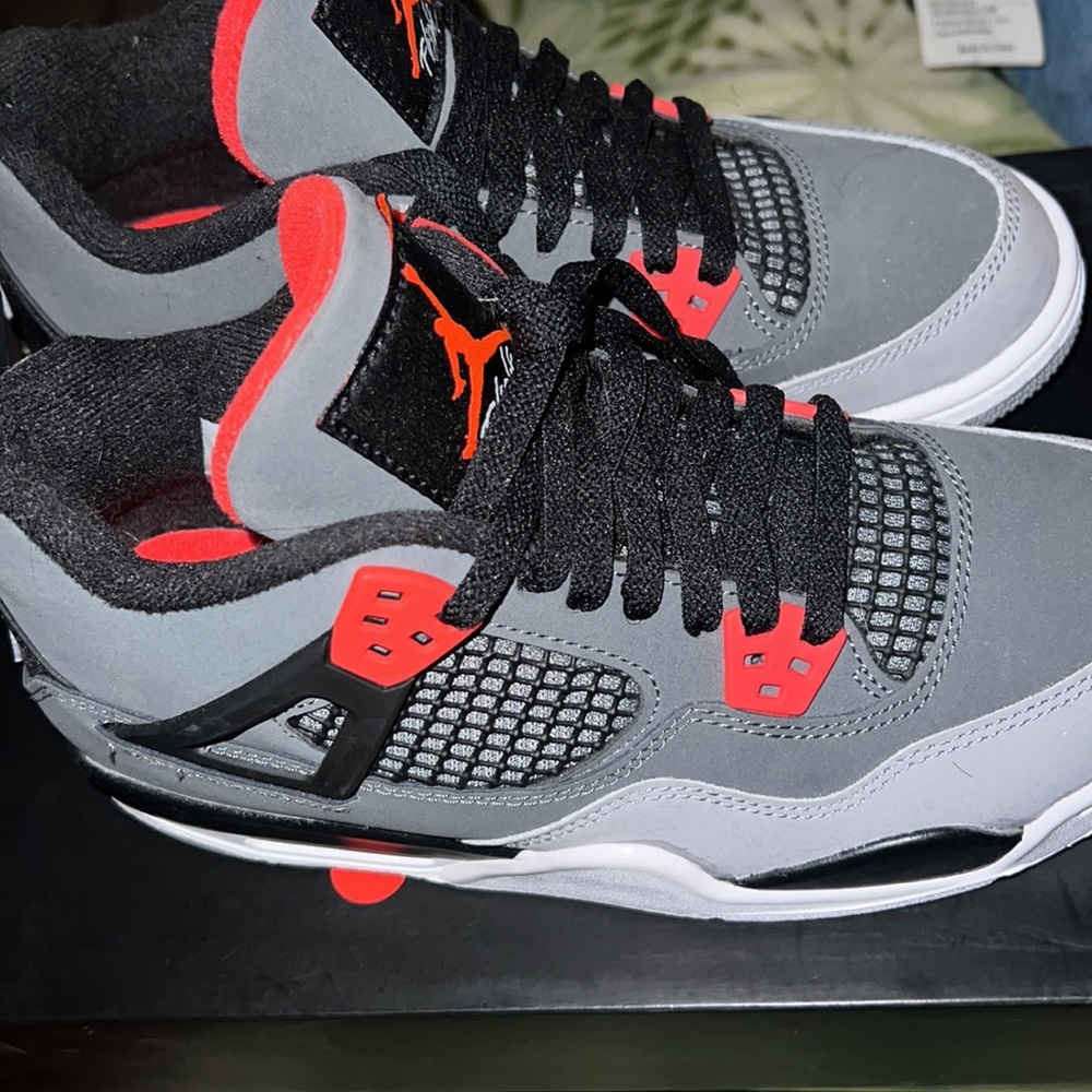 Jordan 4 - Picture 3 of 8